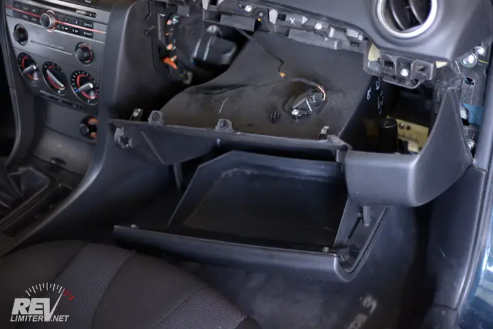 Hướng Dẫn Thay Bộ Lọc Không Khí Cabin Mazda 3 Nhanh Chóng