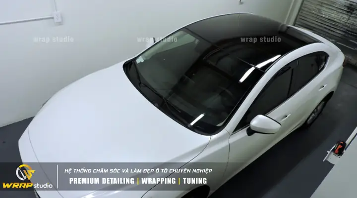 Mazda 3 Dán Nóc Đen Bóng: Xu Hướng Nâng Cấp Ngoại Thất Đẳng Cấp