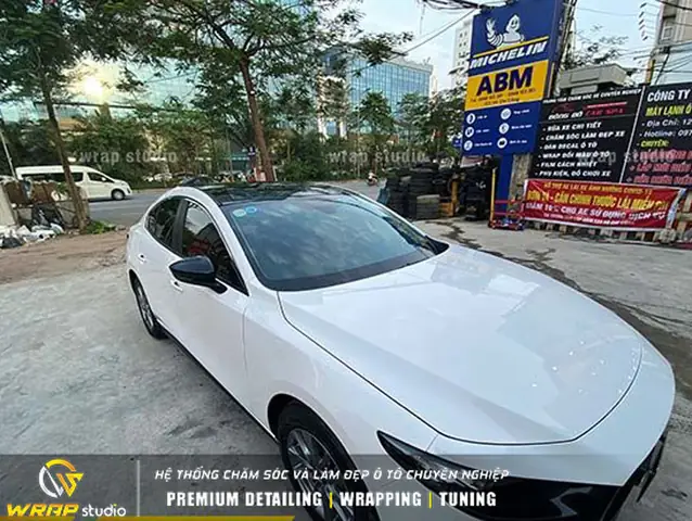 Mazda 3 Dán Nóc Đen Bóng: Xu Hướng Nâng Cấp Ngoại Thất Đẳng Cấp