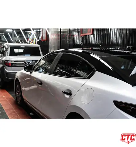 Mazda 3 Dán Nóc Đen Bóng: Xu Hướng Nâng Cấp Ngoại Thất Đẳng Cấp