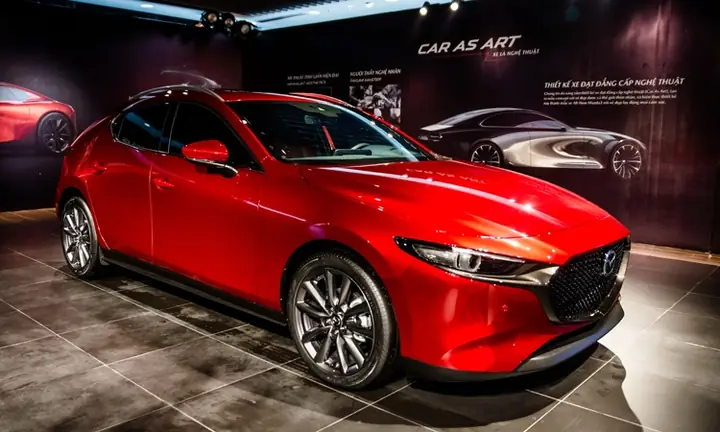 Mazda 3 Giá Lăn Bánh Bao Nhiêu? Cập Nhật Mới Nhất & So Sánh Phiên Bản