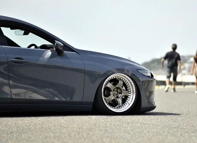 Mazda 3 Hạ Gầm Bánh Lớn: Nâng Tầm Phong Cách & Trải Nghiệm Lái