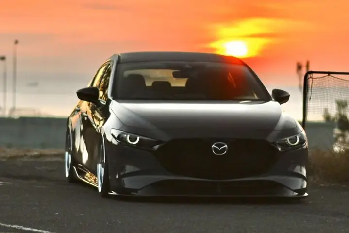 Mazda 3 Hạ Gầm Bánh Lớn: Nâng Tầm Phong Cách & Trải Nghiệm Lái