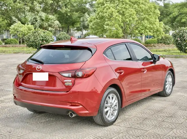 So Sánh Mazda 3 Hatchback Và Sedan: Chọn Nào Phù Hợp?