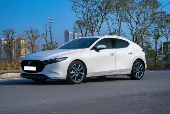 Mua Mazda 3 Màu Trắng: Hướng Dẫn Chọn Mẫu, Giá & Ưu Đãi