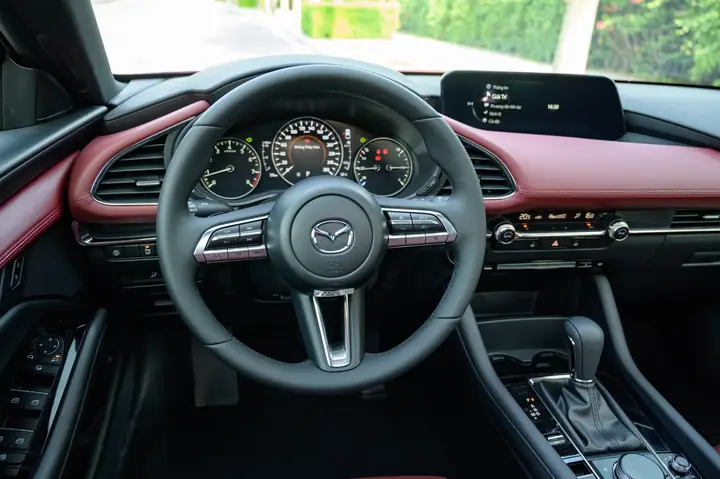 Mazda 3 Thông Tin Chi Tiết: Công Nghệ, Thiết Kế Và Trải Nghiệm Thực Tế