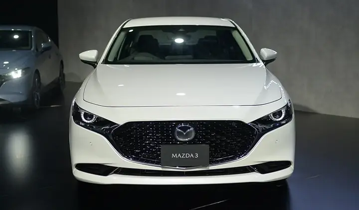 Mazda 3: Trắng Ngọc Trai Hay Đỏ Ruby - Lựa Chọn Nào Phù Hợp Với Bạn?