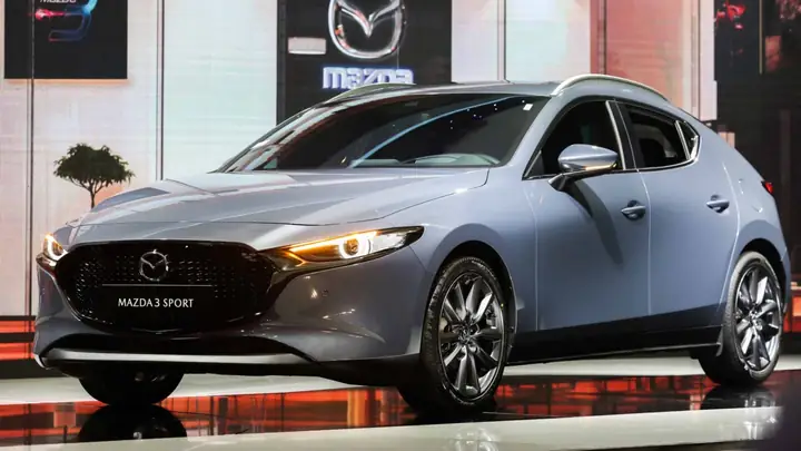 Mazda 3 Màu Xi Măng: Xu Hướng Mới Hay Lựa Chọn Tinh Tế?