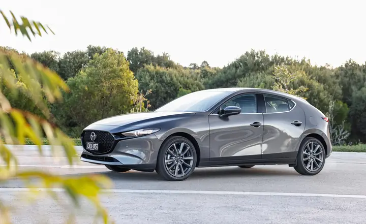 Mazda 3 Machine Grey: Thiết Kế, Màu Sắc Và Cảm Giác Lái