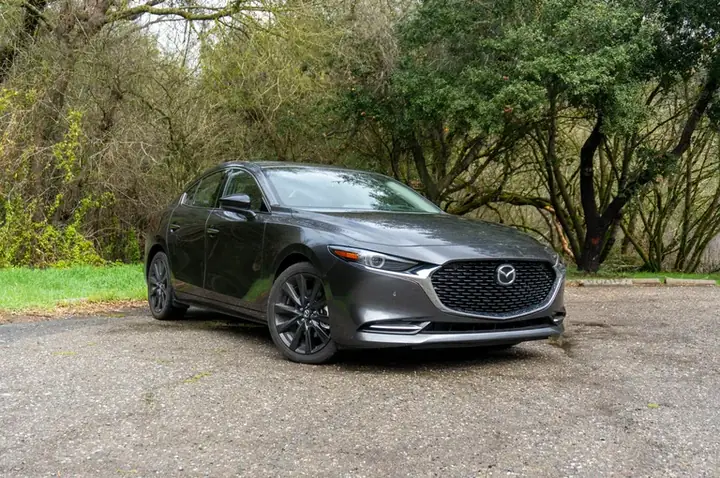 Mazda 3 Machine Grey: Thiết Kế, Màu Sắc Và Cảm Giác Lái