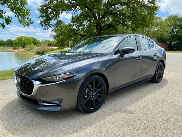 Mazda 3 Machine Grey: Thiết Kế, Màu Sắc Và Cảm Giác Lái