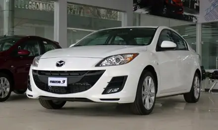 So Sánh Giá Và Ưu Nhược Điểm Mazda 3 Nhập Khẩu Cho Người Mua