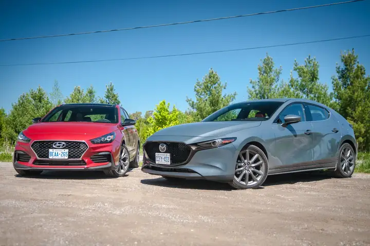 So Sánh Hyundai Elantra Vs Mazda3: Đánh Giá Cho Người Mua