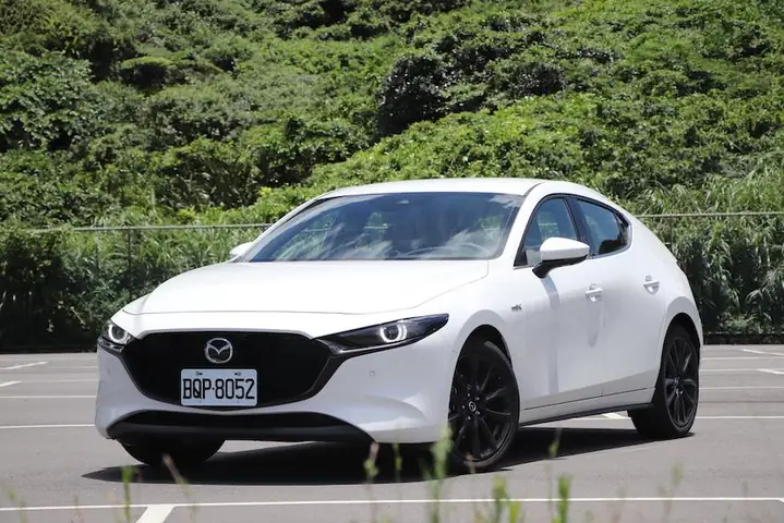 Đánh Giá Chi Tiết Mazda 3 Sedan: Ưu, Nhược Điểm Và Liệu Có Đáng Mua?