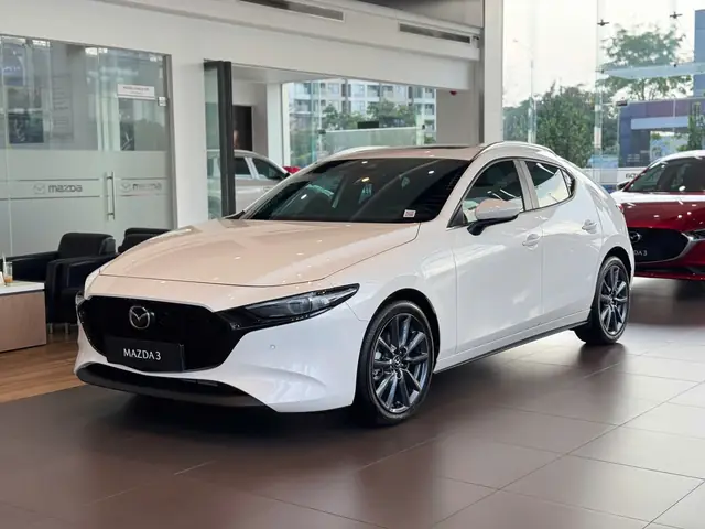 So Sánh Mazda 3 Sedan & Hatchback – Giá, Tính Năng & Ưu Nhược Điểm
