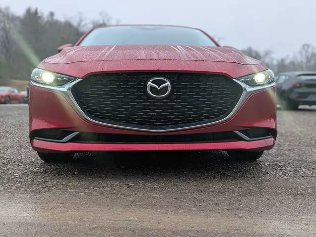 Mazda 3 Soul Red Crystal: Sự Quyến Rũ Bất Diệt Của Màu Đỏ Kiêu Hãnh