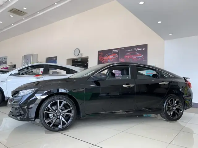 Mazda 3 Sedan 1.5 Hay Honda Civic 1.8: Đâu Là Lựa Chọn Tối Ưu Cho Bạn?