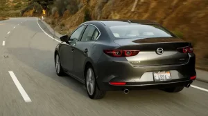 Mazda 3 Sedan 2019: Khám Phá Vị Trí Và Công Năng Của Chỗ Để Ly