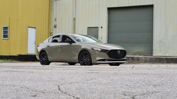 So Sánh Giá, Thông Số Và Trang Bị Mazda 3 Cho Người Mua