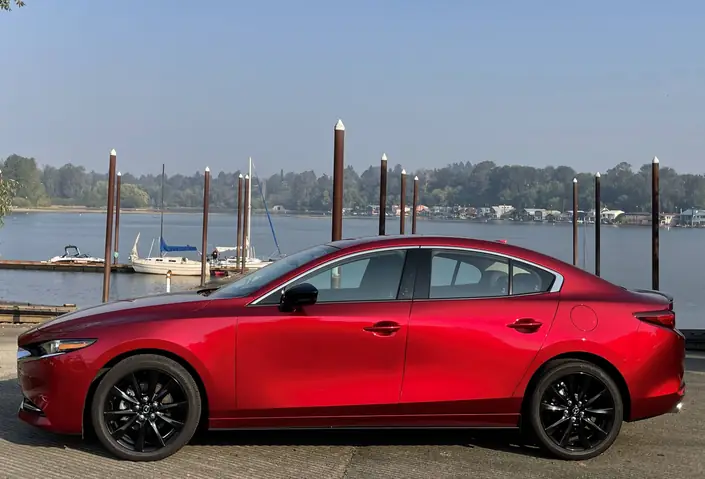 So Sánh Giá, Thông Số Và Trang Bị Mazda 3 Cho Người Mua