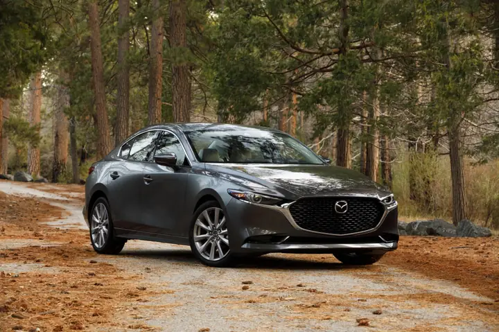 So Sánh Các Phiên Bản Mazda3 Sedan Cho Người Mua Tại Canada