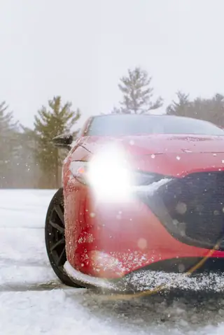 Cách Mazda 3 Snow Vượt Qua Tuyết An Toàn Cho Người Lái