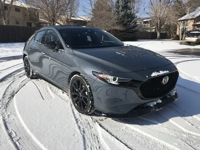 Cách Mazda 3 Snow Vượt Qua Tuyết An Toàn Cho Người Lái