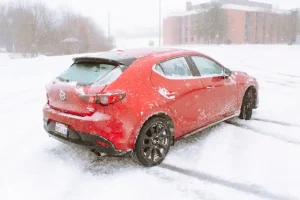 Cách Mazda 3 Snow Vượt Qua Tuyết An Toàn Cho Người Lái