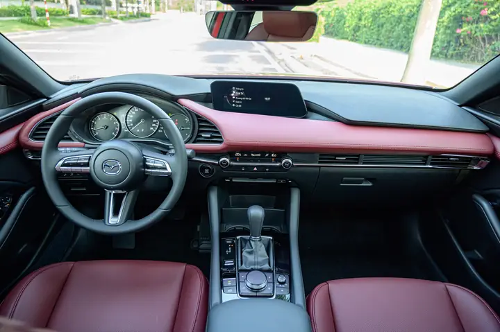 Khám Phá Mazda3 Sport – Đánh Giá Chi Tiết Tính Năng Sport Cho Người Trẻ