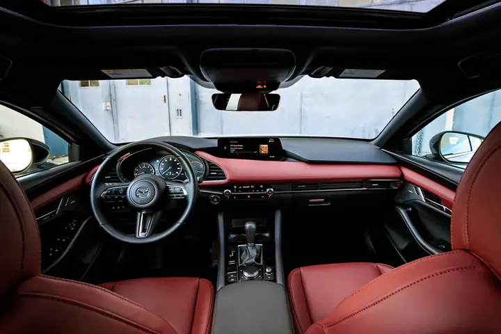 Khám Phá Mazda3 Sport – Đánh Giá Chi Tiết Tính Năng Sport Cho Người Trẻ