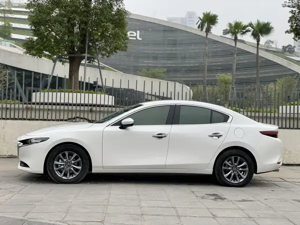 Mazda 3 Trắng: Đánh Giá Chi Tiết Về Thiết Kế, Động Cơ Và Trải Nghiệm Thực Tế Mazda 3 Trắng: Đánh Giá Chi Tiết Về Thiết Kế, Động Cơ Và Trải Nghiệm Thực Tế