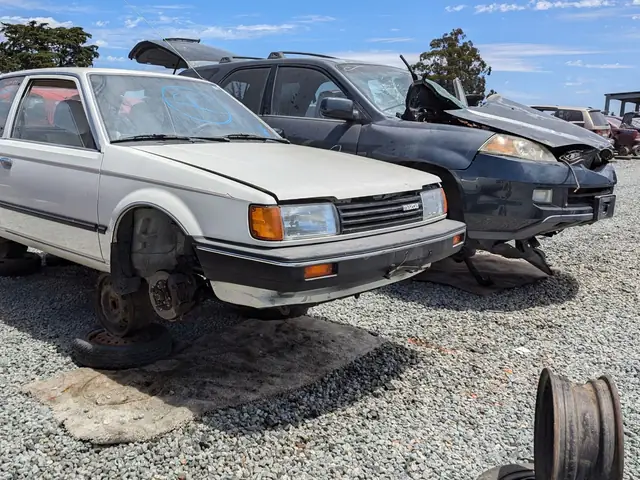 Mua Và Bán Mazda 323 1987: Giá, Kiểm Tra & Lưu Ý