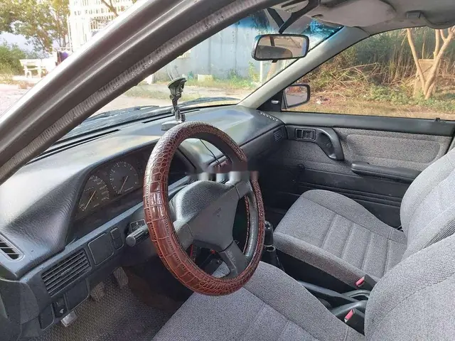 Mazda 323 Đời 1995: Huyền Thoại Nhập Khẩu – Góc Nhìn Toàn Diện Cho Người Yêu Xe Cũ