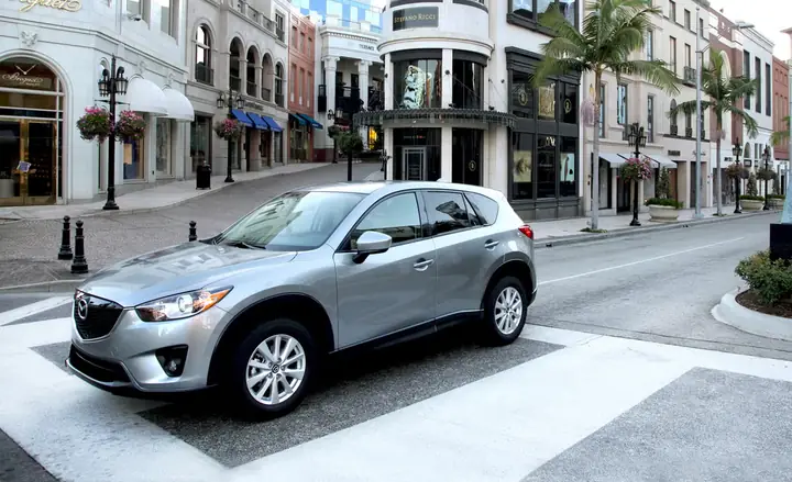 Đánh Giá Chi Tiết Mazda 5 2014: Dòng Minivan 7 Chỗ Lý Tưởng Cho Gia Đình Việt?