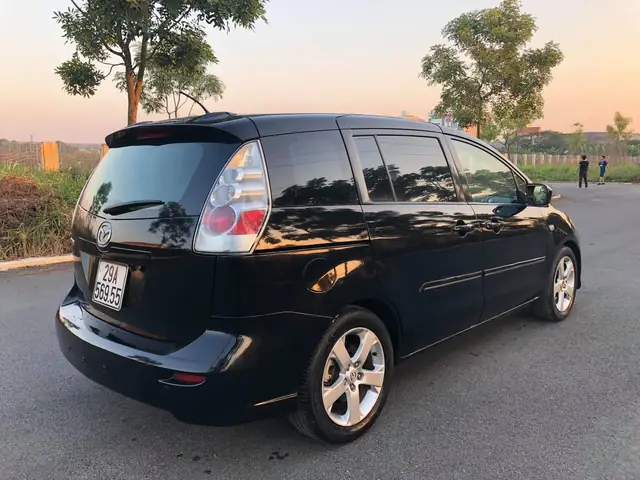 Đánh Giá Mazda 5 Hatchback: Xe Đa Dụng Lý Tưởng Cho Gia Đình Nhỏ?