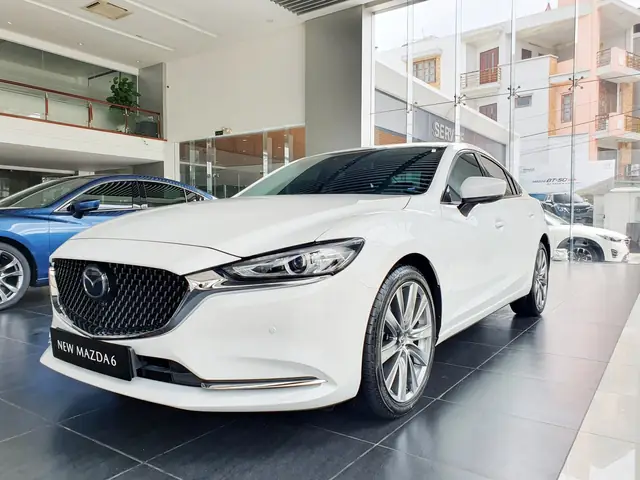 Mazda 6: Phân Biệt Bản Thường Và Bản Premium - Chọn Xe Nào Phù Hợp?