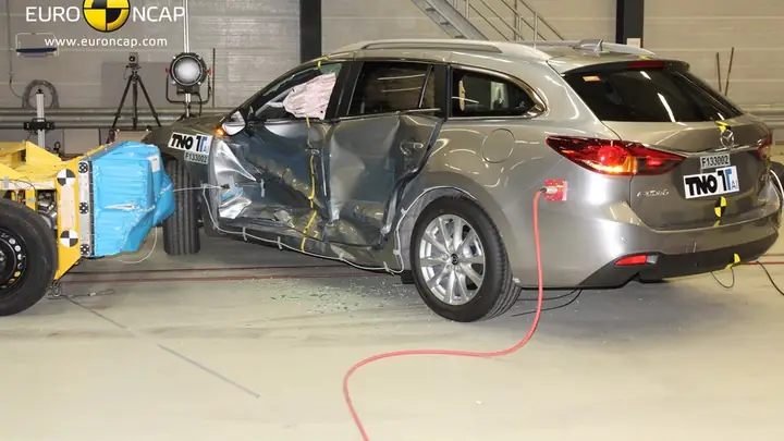 Crash Test Mazda 6: Đánh Giá An Toàn Chi Tiết