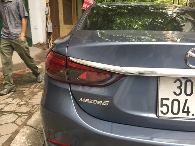 Mazda 6 Đâm Đít Xe Bus: Phân Tích Nguyên Nhân Và Giải Pháp An Toàn