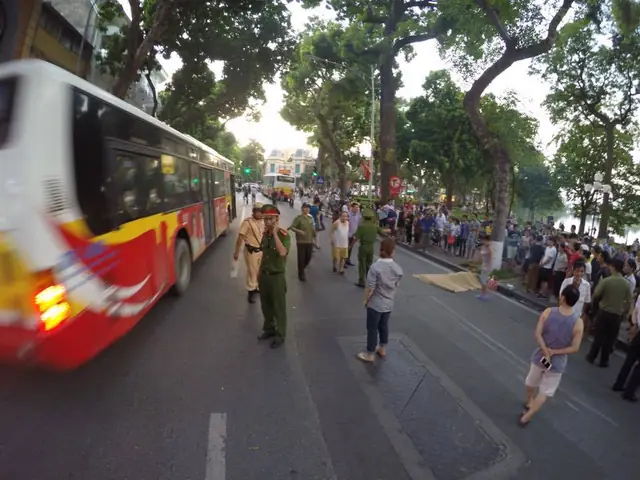 Mazda 6 Đâm Đít Xe Bus: Phân Tích Nguyên Nhân Và Giải Pháp An Toàn