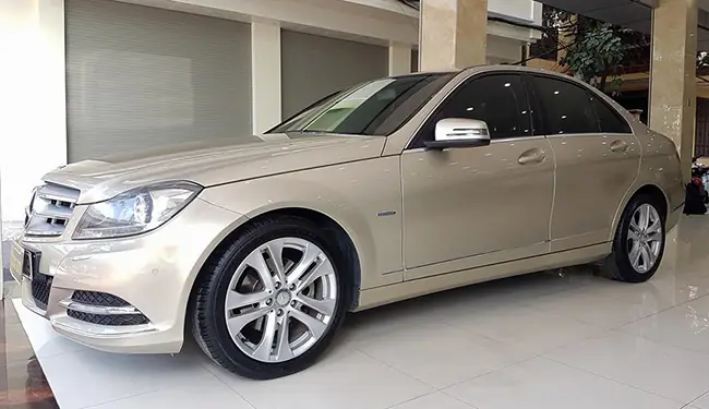 So Sánh Mercedes C200 & Mazda6: Đánh Giá Chi Tiết Cho Người Mua