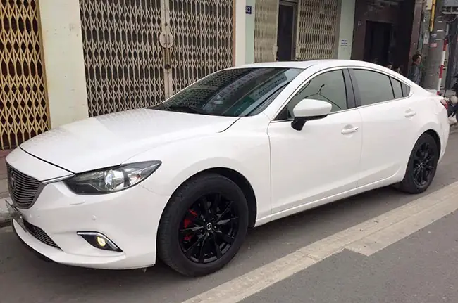 So Sánh Mercedes C200 & Mazda6: Đánh Giá Chi Tiết Cho Người Mua