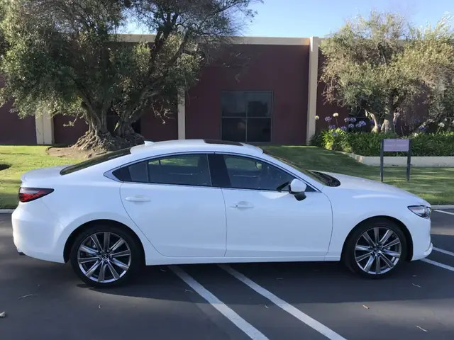 So Sánh Giá Và Phiên Bản Mazda 6 2018 Trắng Để Mua Ngay