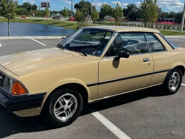 Mazda 626 1.8 M 1982: Huyền Thoại Xe Nhật Bản Tái Hiện Ký Ức