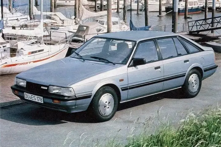 Mazda 626 1.8 M 1982: Huyền Thoại Xe Nhật Bản Tái Hiện Ký Ức