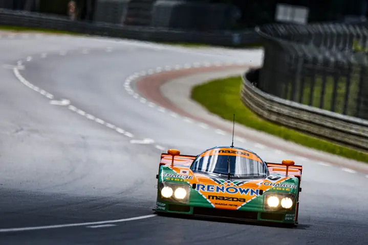 Khám Phá Mazda 787b – Xe Đua Rotary Huyền Thoại