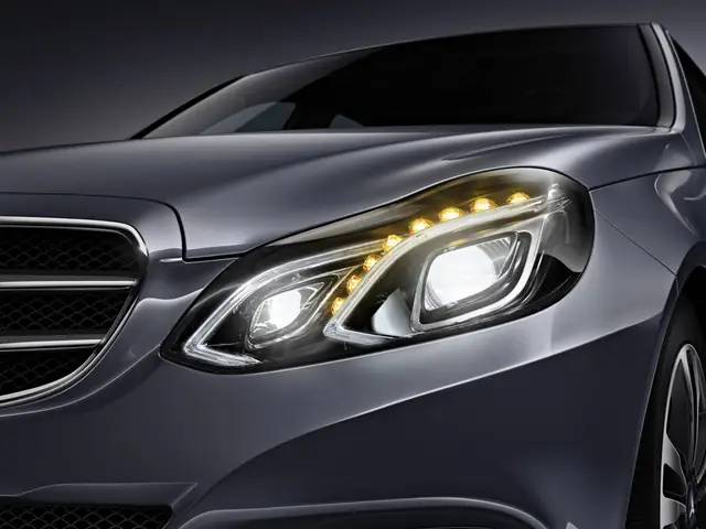Mazda Adaptive Headlights Vs. Mercedes Multibeam: So Sánh Hệ Thống Chiếu Sáng Thông Minh