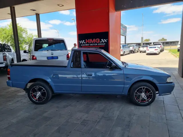 Mua Ford Bantam & Mazda Rustler: So Sánh Giá, Ưu Điểm, Địa Chỉ Uy Tín