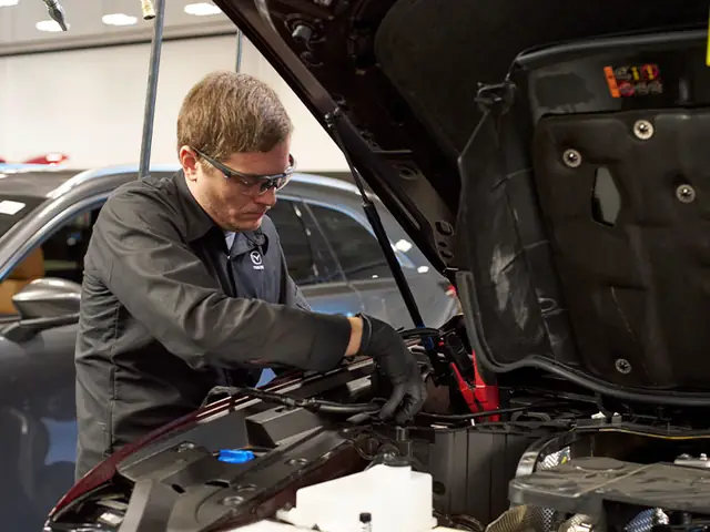 Hướng Dẫn Kiểm Tra Pin Mazda Tại Đại Lý Và Tự Làm Tại Nhà