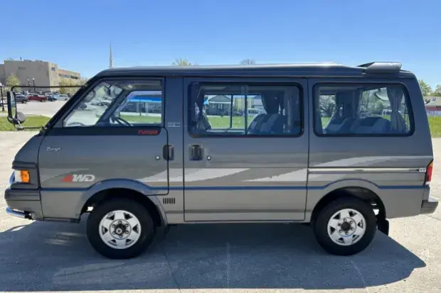 Đánh Giá Chi Tiết Mazda Bongo 1995: Van Nhật Gọn Nhàng Thời Điểm Cũ