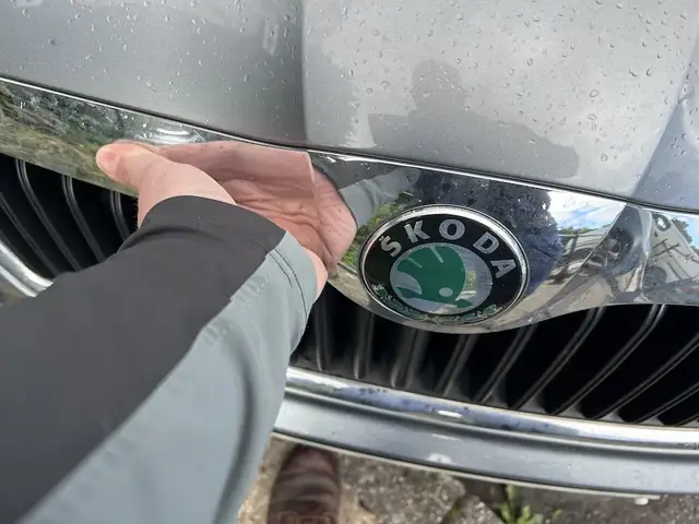 Mazda Bravo 97: Hướng Dẫn Chi Tiết Xử Lý Khi Nắp Capo Bị Kẹt